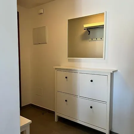 2 Bedrooms And Terrace Apartmán