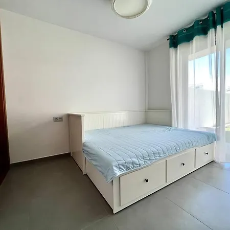 Apartment 2 Bedrooms And Terrace